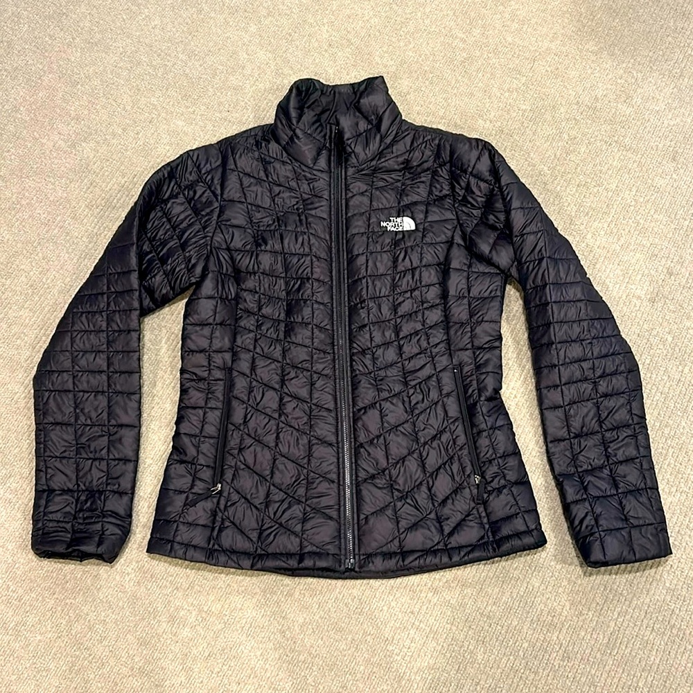 Northface black winter coat. NEVER WORN